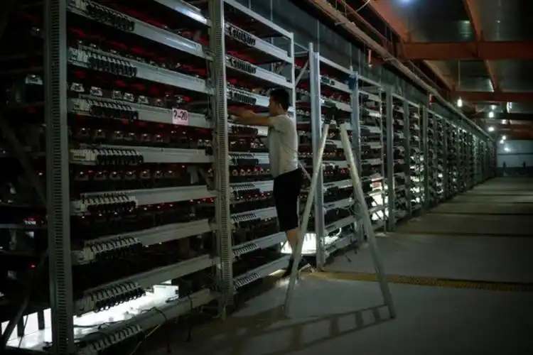 Inside a Bitcoin mining farm