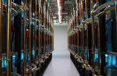 High-capacity mining farm hosting Kaspa rigs with advanced cooling solutions